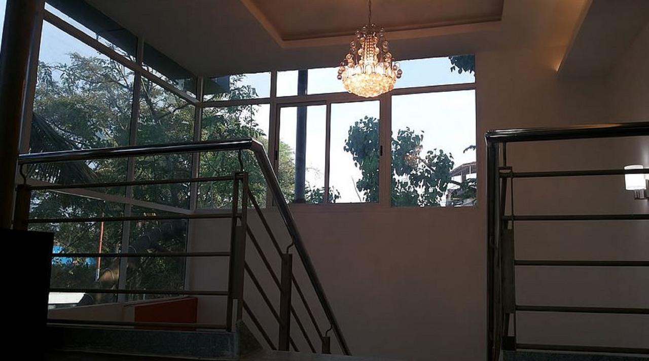 Ebenezer Suites Bangalore Bagian luar foto