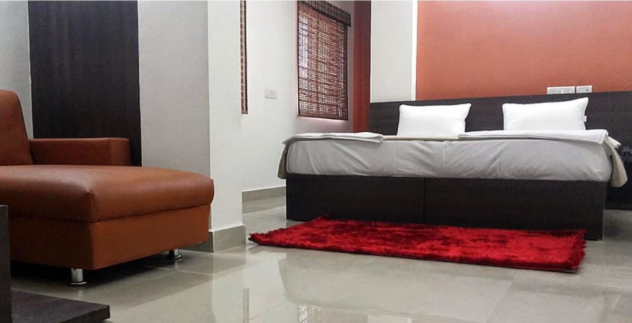 Ebenezer Suites Bangalore Bagian luar foto